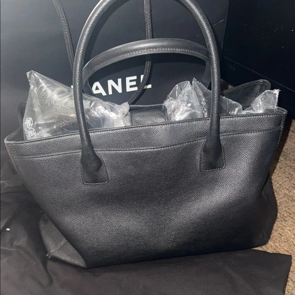 Chanel Executive Black Tote Bag - Picture 5 of 16